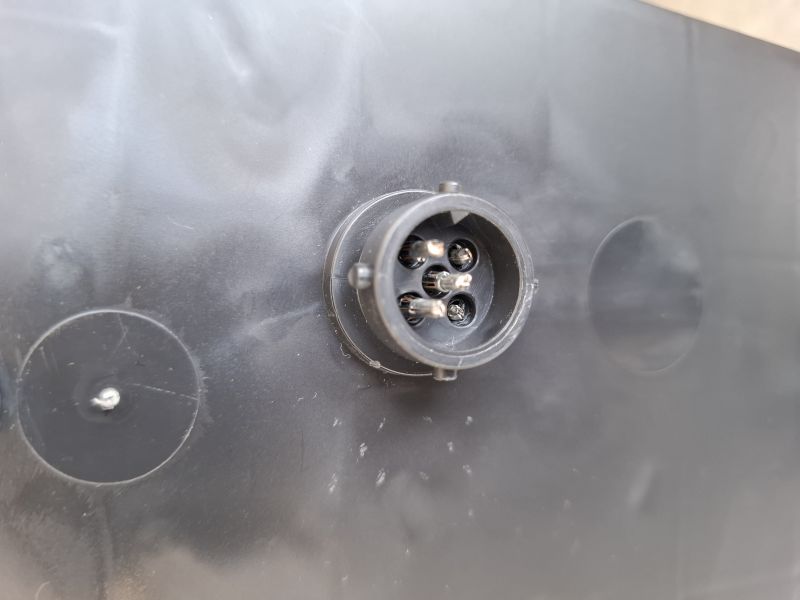 Beleuchtungset: DOBPLAST Rückleuchte+ DOBPLAST LED-Seitenlichter + MANTES 5,5 m 13-PIN-Kabelbaum + Schnellverbinder